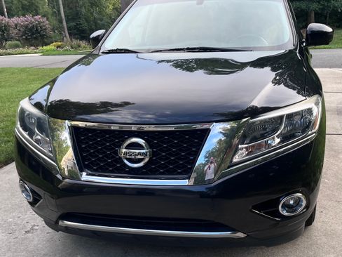 Used 2015 Nissan Pathfinder SL w/ SL Premium Package AWD/4WD image 2