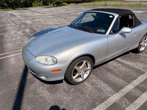 Used 2003 MAZDA MX-5 Miata LS RWD image 1