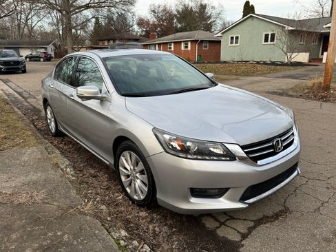 Used 2015 Honda Accord EX-L image 1