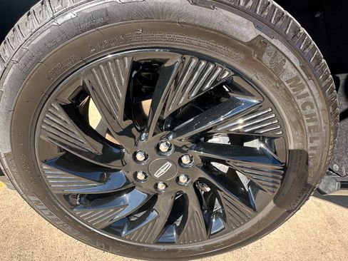 Used 2025 Lincoln Navigator Reserve w/ Jet Appearance Package AWD/4WD image 29