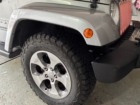 Used 2016 Jeep Wrangler Unlimited Sahara w/ Max Tow Package AWD/4WD image 14