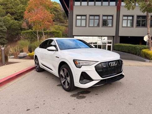 Used 2021 Audi e-tron Prestige w/ Prestige Package image 8