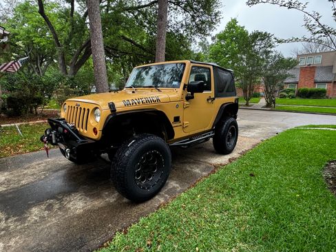 Used 2013 Jeep Wrangler Sport w/ Connectivity Group AWD/4WD image 1