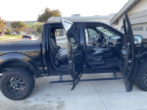 Used 2016 Ford F150 Platinum w/ Equipment Group 701A Luxury image 8