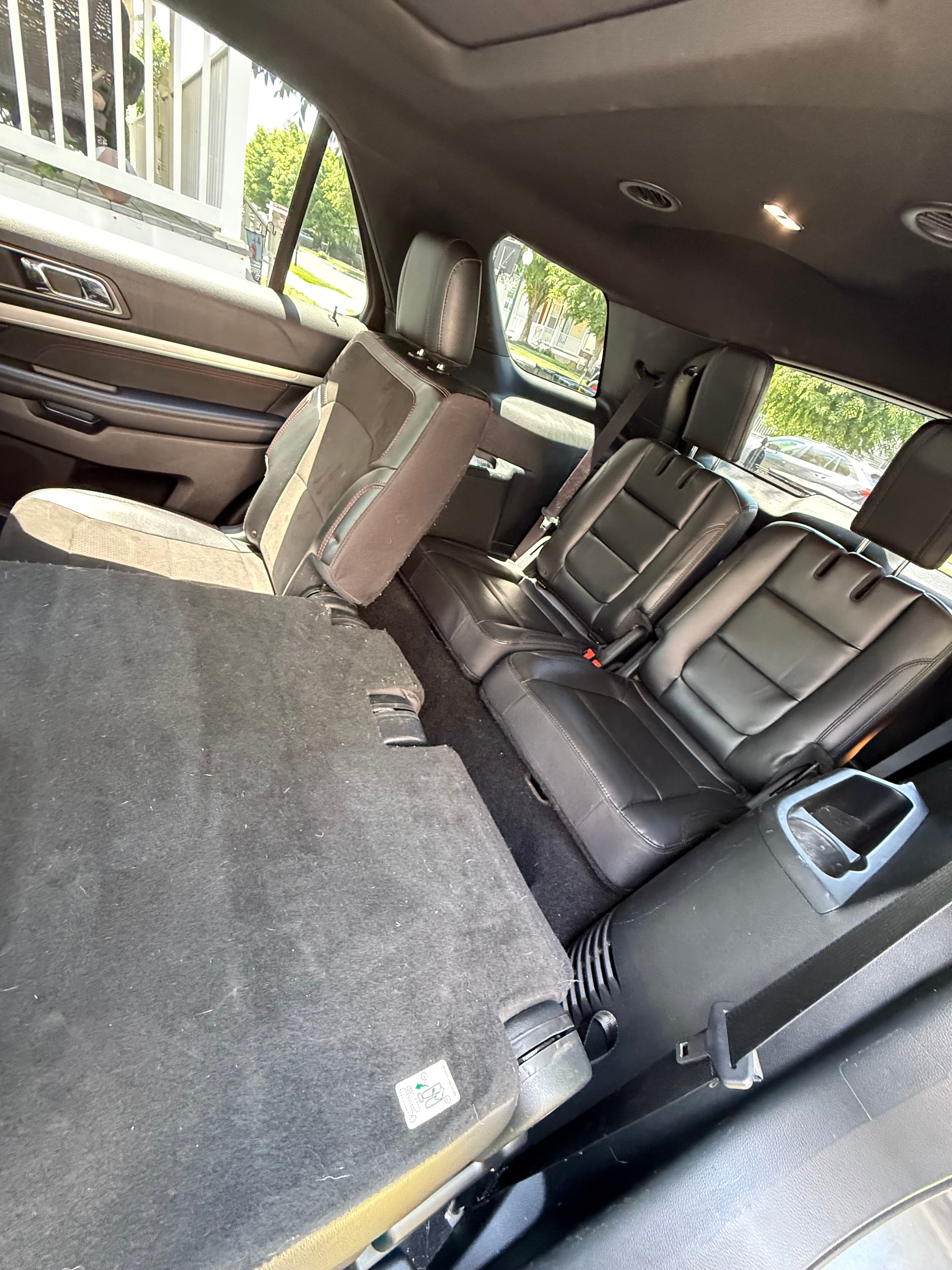 Used 2018 Ford Explorer XLT w/ Equipment Group 202A AWD/4WD image 6