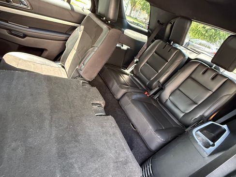 Used 2018 Ford Explorer XLT w/ Equipment Group 202A AWD/4WD image 6