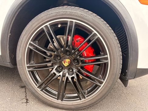 Used 2015 Porsche Cayenne S AWD/4WD image 30