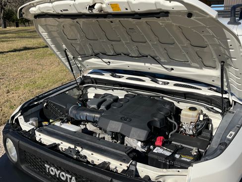 Used 2012 Toyota FJ Cruiser 4WD image 26