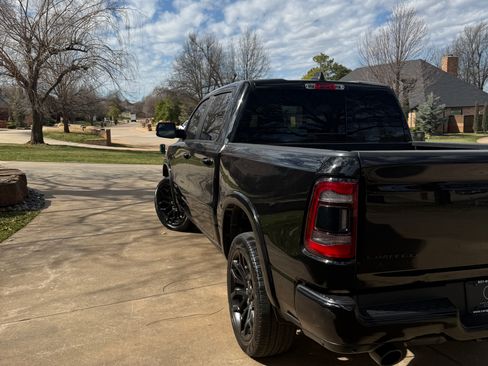 Used 2020 RAM 1500 Limited w/ Black Appearance Package image 10