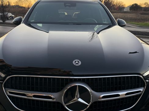 Used 2025 Mercedes-Benz GLC 300 4MATIC image 1