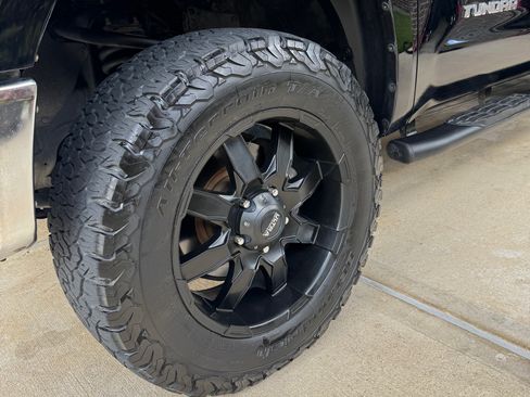 Used 2014 Toyota Tundra SR5 w/ SR5 Upgrade Package image 18