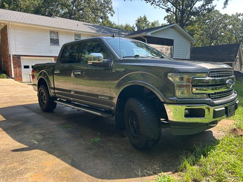 Used 2018 Ford F150 Lariat w/ Equipment Group 502A Luxury AWD/4WD image 4