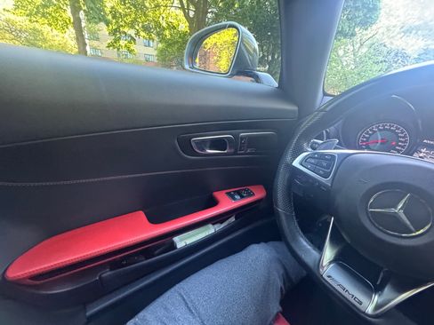 Used 2018 Mercedes-Benz AMG GT Roadster image 2