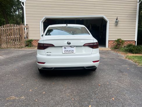 Used 2019 Volkswagen Jetta R-Line w/ R-Line Cold Weather Package FWD image 2