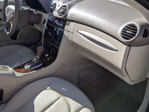 Used 2007 Mercedes-Benz CLK 350 Coupe image 11