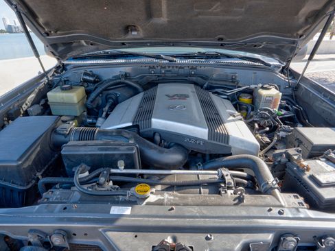 Used 2005 Lexus LX 470 4WD image 26