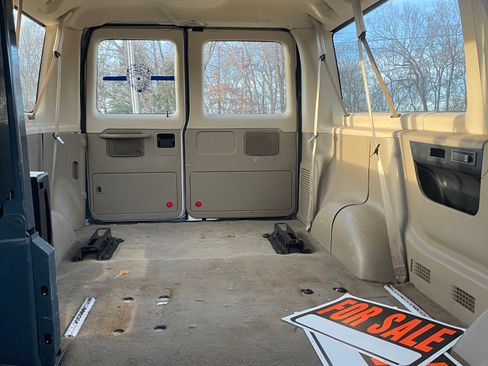 Used 2011 Ford E-350 and Econoline 350 XLT RWD image 10