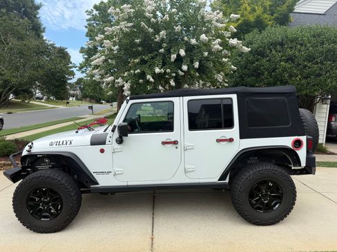Used 2017 Jeep Wrangler Unlimited Sport AWD/4WD image 1