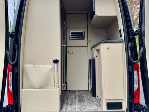 Used 2020 Mercedes-Benz Sprinter 3500 image 18