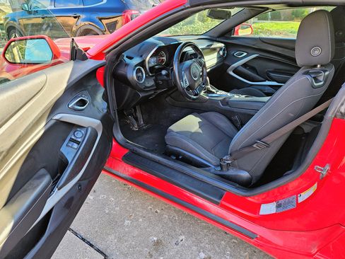 Used 2020 Chevrolet Camaro LT image 13