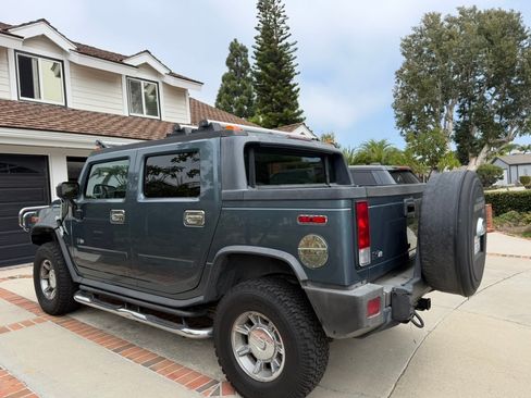 Used 2005 HUMMER H2 SUT w/ Preferred Equipment Group AWD/4WD image 6