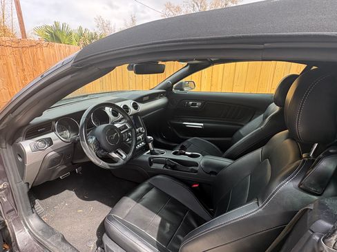 Used 2022 Ford Mustang Premium image 10