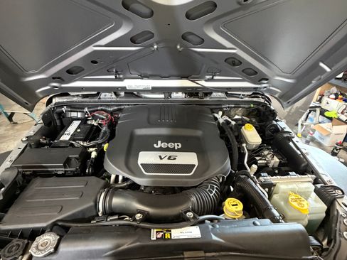 Used 2016 Jeep Wrangler Sport image 18