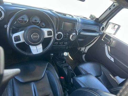 Used 2014 Jeep Wrangler Unlimited Sahara image 11
