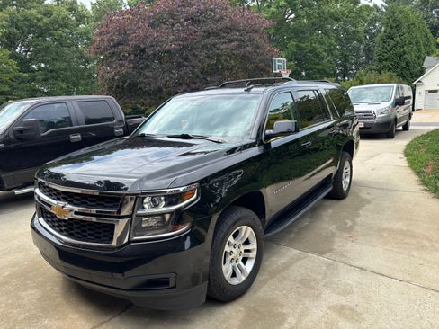 Used 2018 Chevrolet Suburban LT RWD image 16