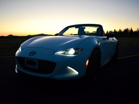Used 2021 MAZDA MX-5 Miata Club w/ Brembo/BBS Recaro Package image 2