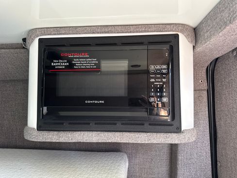 Used 2016 Mercedes-Benz Sprinter 2500 image 26