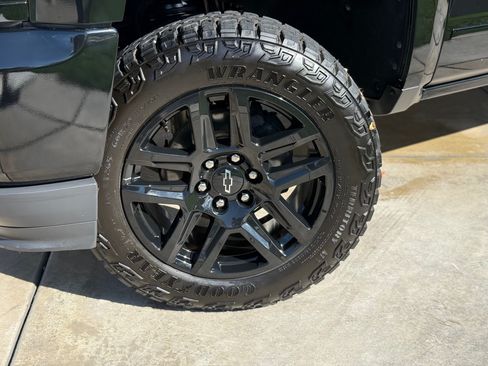 Used 2017 Chevrolet Silverado 1500 LTZ Z71 w/ Midnight Edition image 8