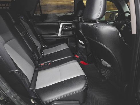 Used 2014 Toyota 4Runner SR5 Premium image 4