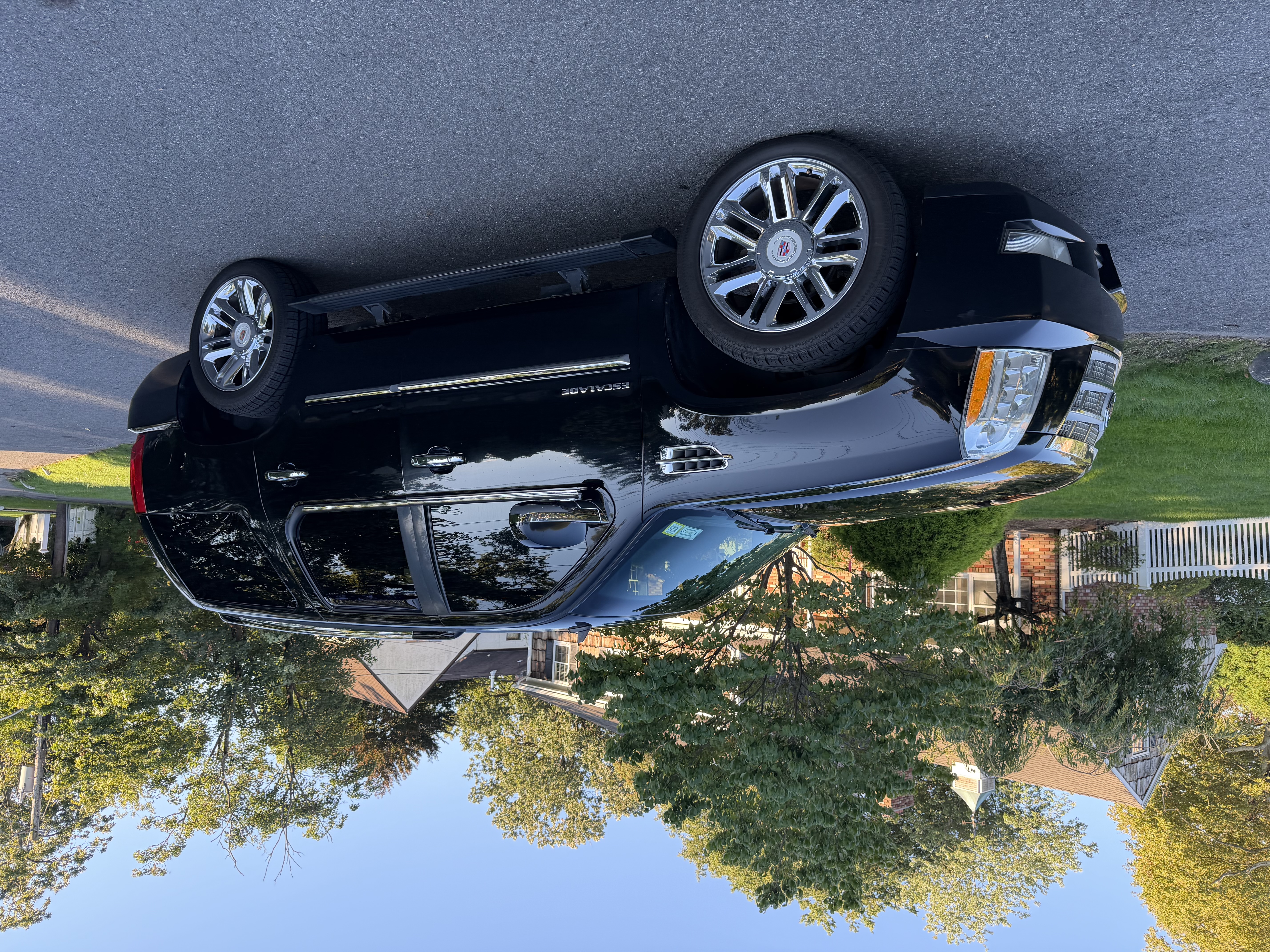 Used 2013 Cadillac Escalade Platinum AWD/4WD image 4