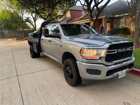 Used 2020 RAM 3500 Tradesman w/ Chrome Appearance Group AWD/4WD image 2