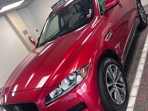 Used 2019 Jaguar F-PACE Premium image 9