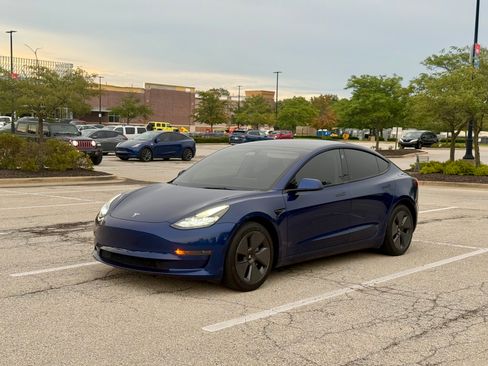 Used 2022 Tesla Model 3 RWD image 2