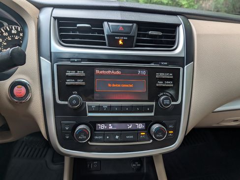 Used 2016 Nissan Altima 2.5 SV FWD image 11