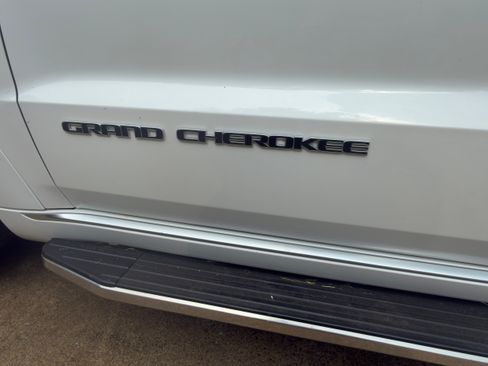 Used 2018 Jeep Grand Cherokee Summit w/ Platinum Series Group AWD/4WD image 9