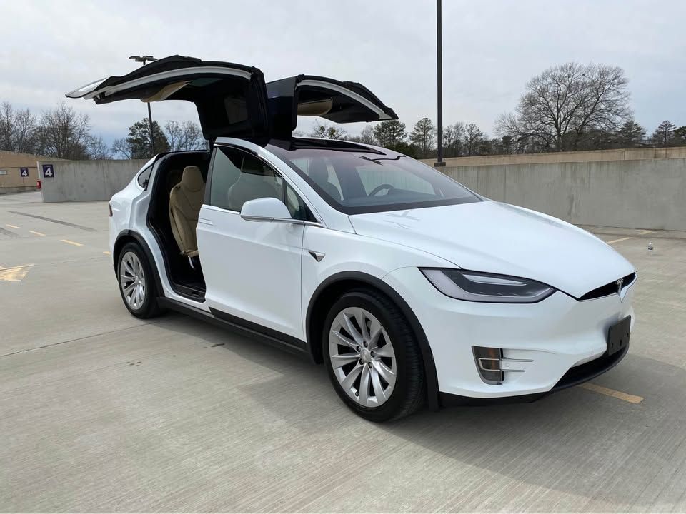 Used 2016 Tesla Model X 60D AWD/4WD image 4