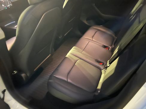 Used 2022 Tesla Model Y Performance image 5