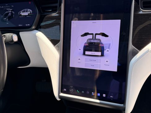 Used 2020 Tesla Model X Long Range AWD/4WD image 21
