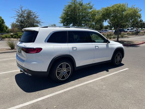 Used 2025 Mercedes-Benz GLS 450 4MATIC image 5