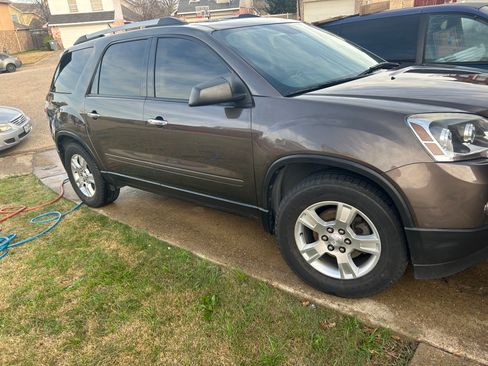 Used 2012 GMC Acadia SLE image 1