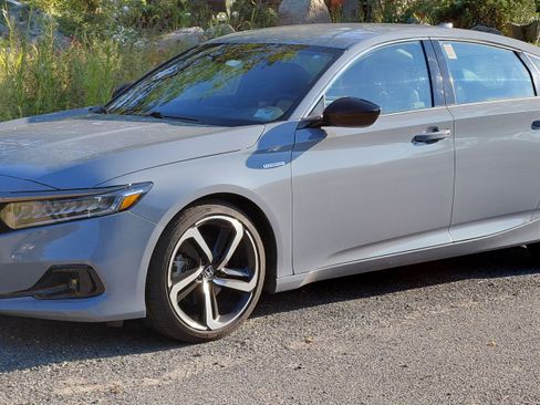 Used 2022 Honda Accord Sport image 2