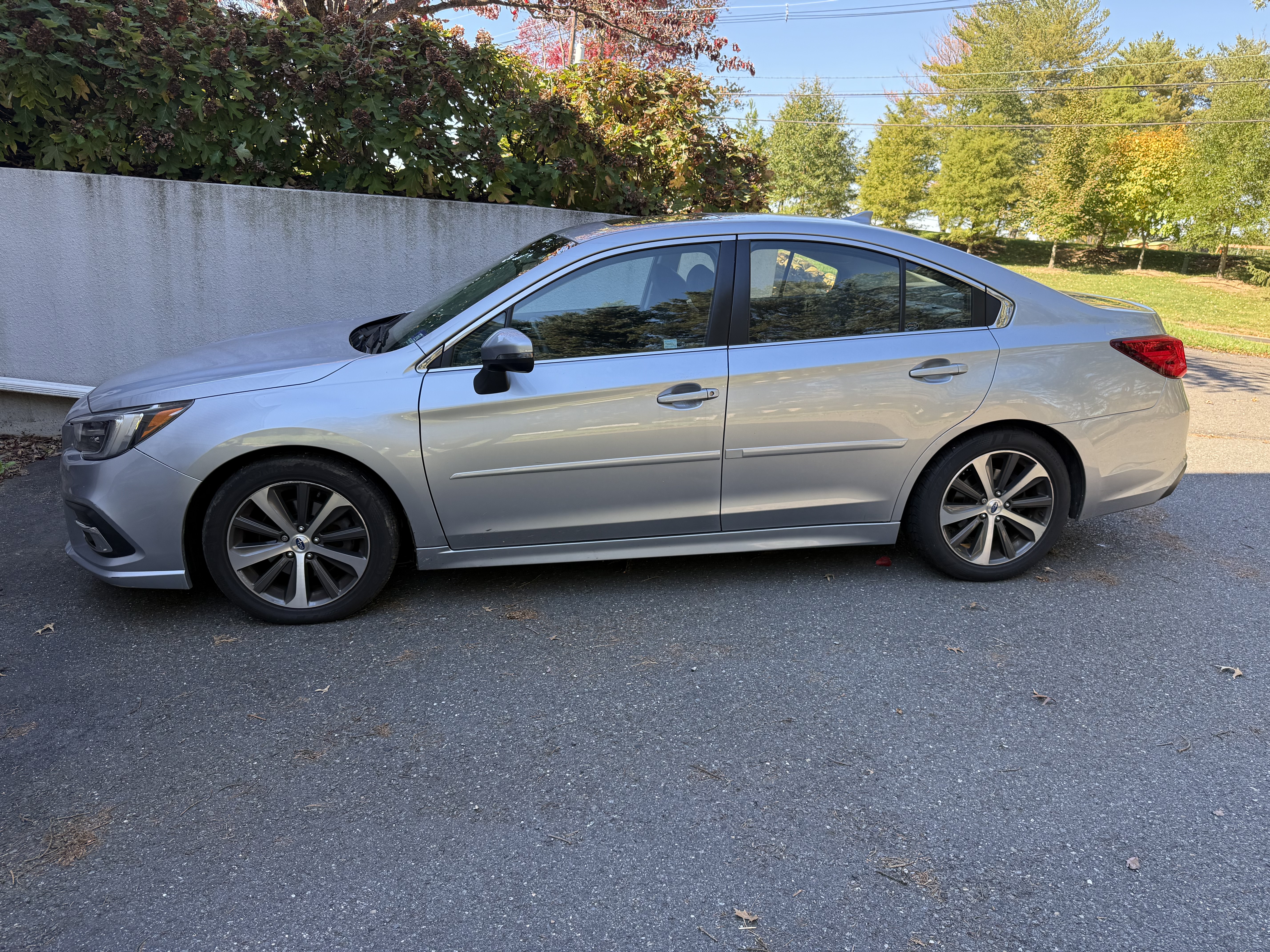 Used 2018 Subaru Legacy 3.6R Limited AWD/4WD image 1