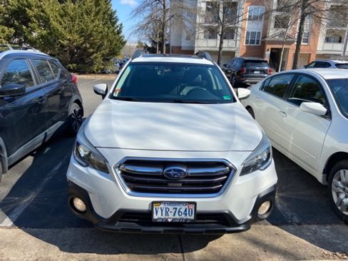 Used 2018 Subaru Outback 3.6R Limited image 2