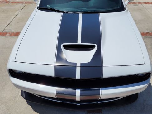 Used 2015 Dodge Challenger SRT w/ Technology Group image 1