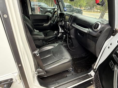 Used 2016 Jeep Wrangler Unlimited Rubicon AWD/4WD image 10
