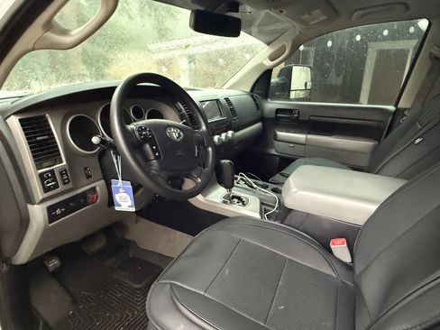 Used 2010 Toyota Tundra 4x4 Double Cab image 9